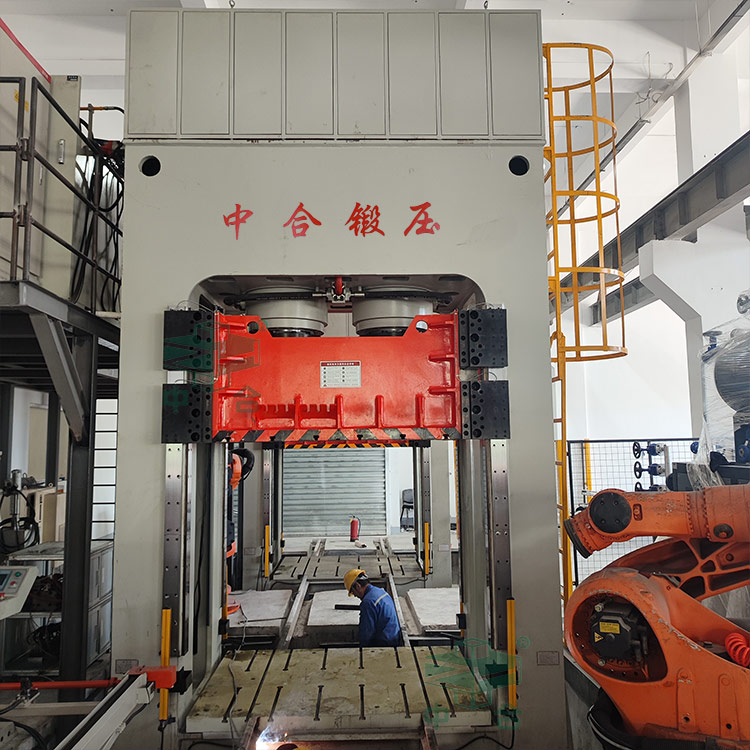 800噸復(fù)合材料成型液壓機(jī)客戶(hù)現(xiàn)場(chǎng).jpg