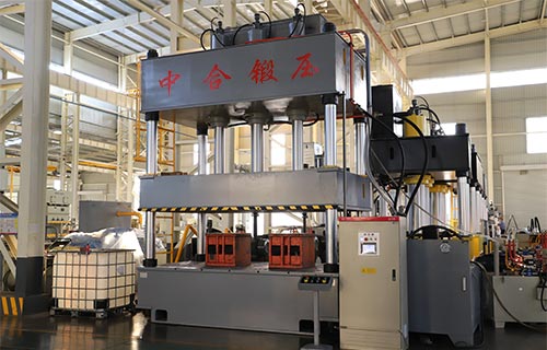 汽車(chē)內(nèi)飾件液壓機(jī)-伺服315噸三梁四柱液壓機(jī)