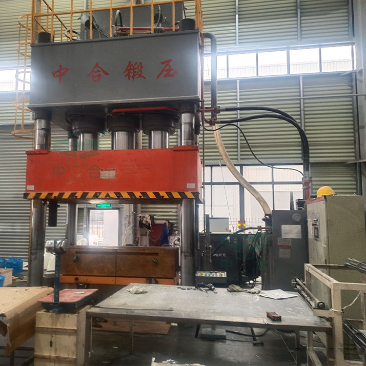 汽車(chē)導(dǎo)流罩成型液壓機(jī).jpg